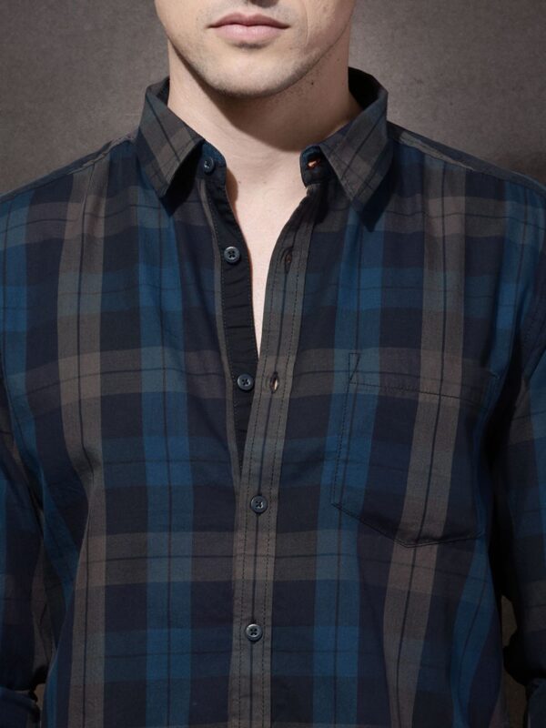Roadster Men Navy & Grey Checked Casual Shirt - Image 2